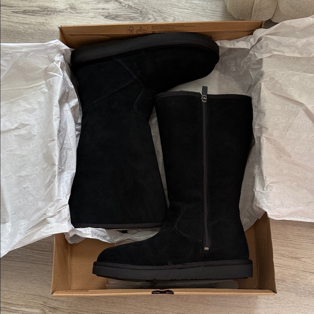 Brand New UGG Black Alber Boots size 8